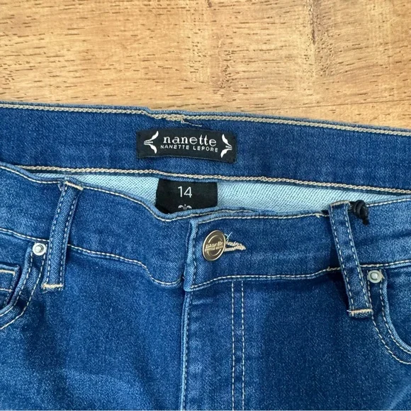 Nanette Lepore Stretchy Jean Shorts - Picture 3 of 3